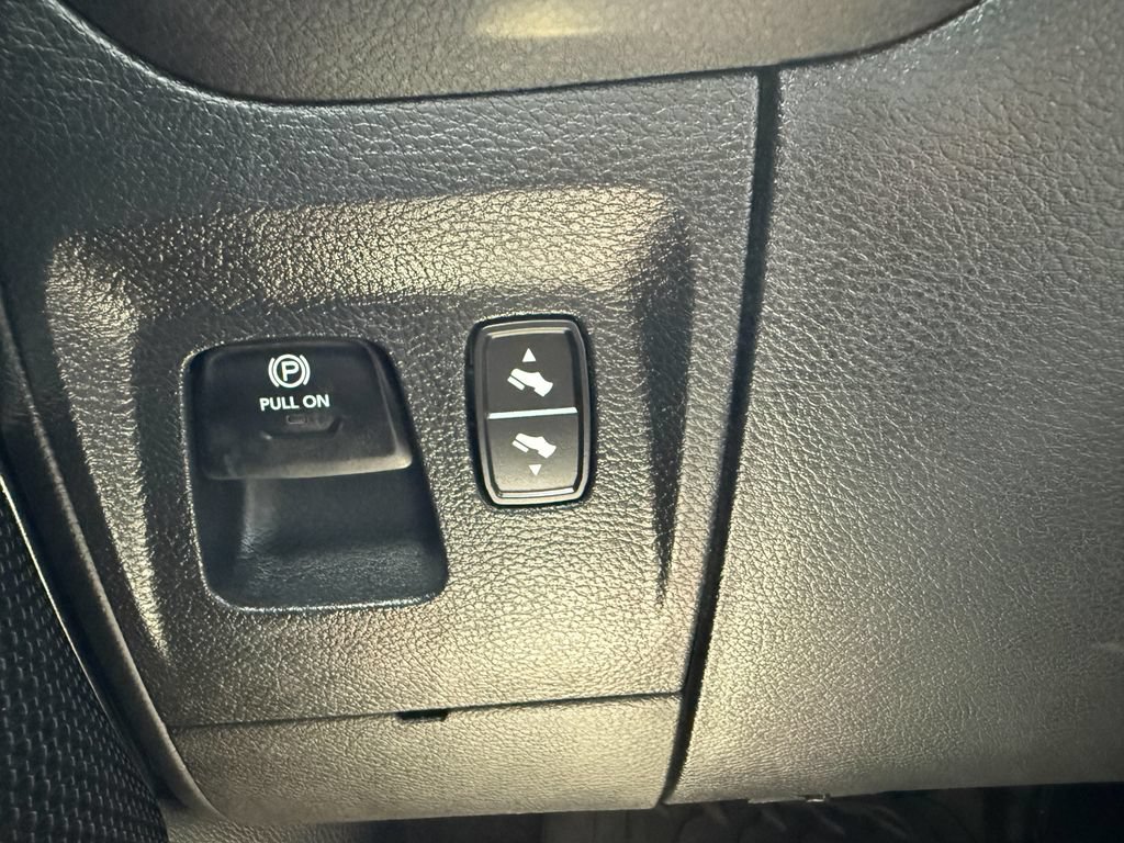 Used 2023 RAM 1500 Laramie AWD/4WD image 21