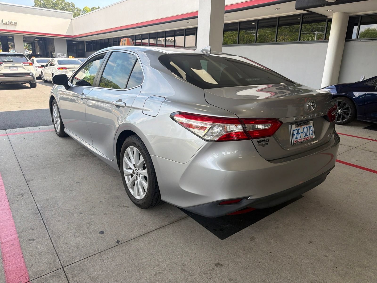 Used 2019 Toyota Camry LE FWD image 10