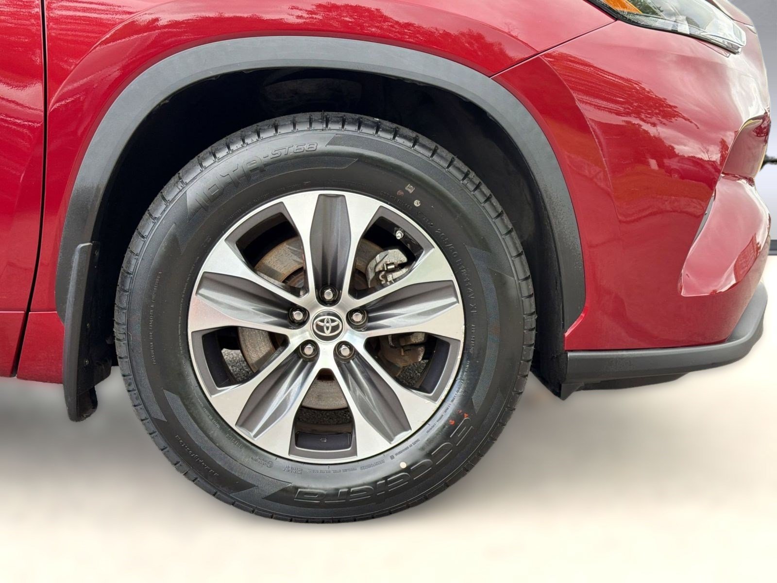 Used 2023 Toyota Highlander XLE FWD image 12