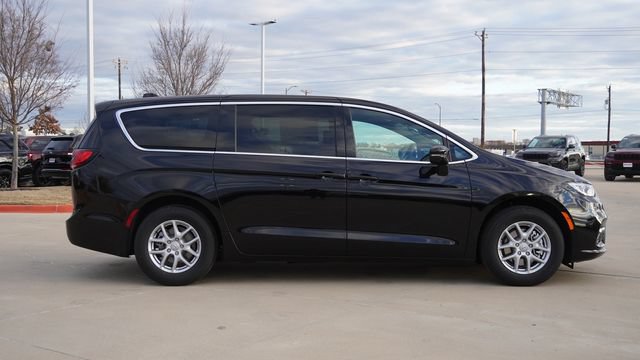 New 2026 Chrysler Pacifica Select FWD image 10