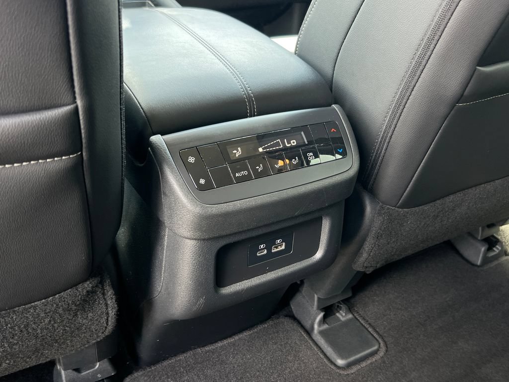 Used 2025 Nissan Pathfinder SL AWD/4WD image 17
