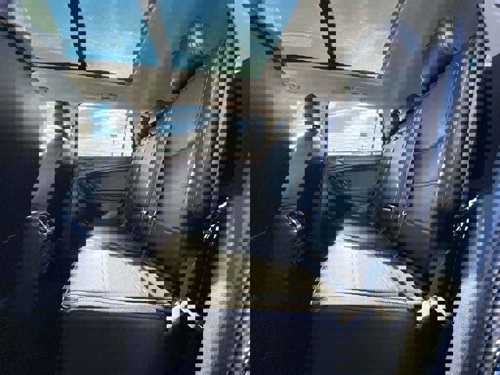 Used 2020 Volkswagen Tiguan SE w/ Panoramic Sunroof Package image 13