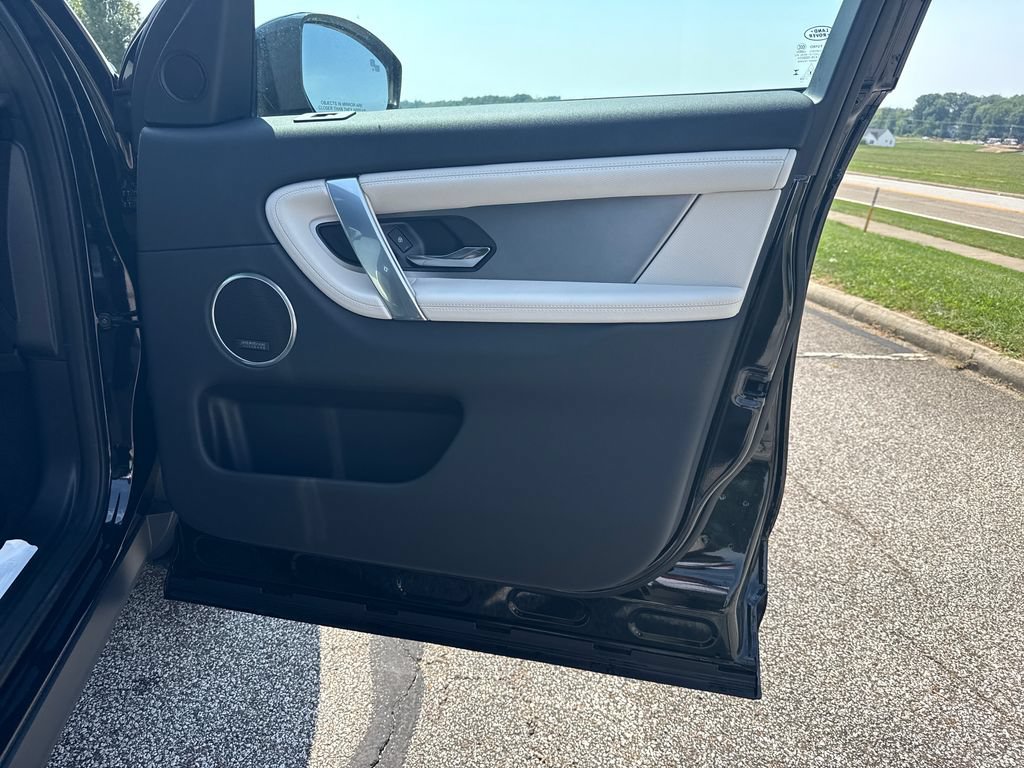 New 2026 Land Rover Discovery Sport Landmark AWD/4WD image 15