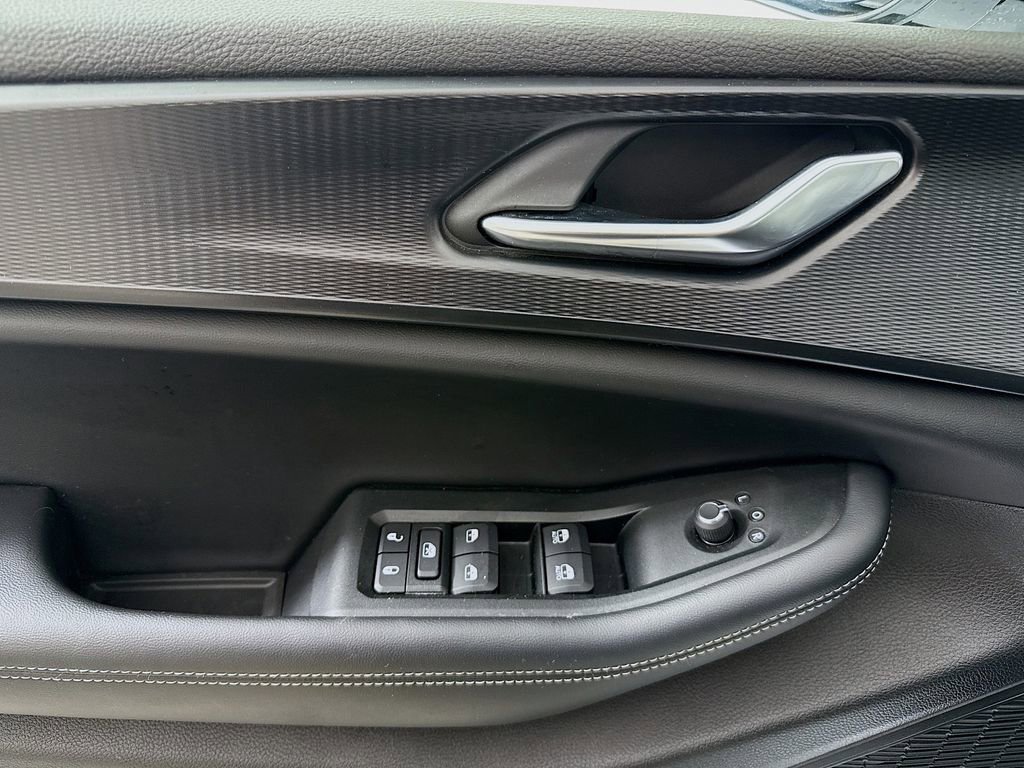 Used 2025 Jeep Grand Cherokee L Altitude image 17