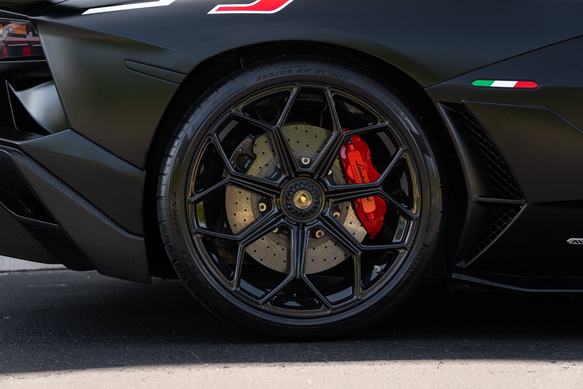 Used 2020 Lamborghini Aventador SVJ AWD/4WD image 21