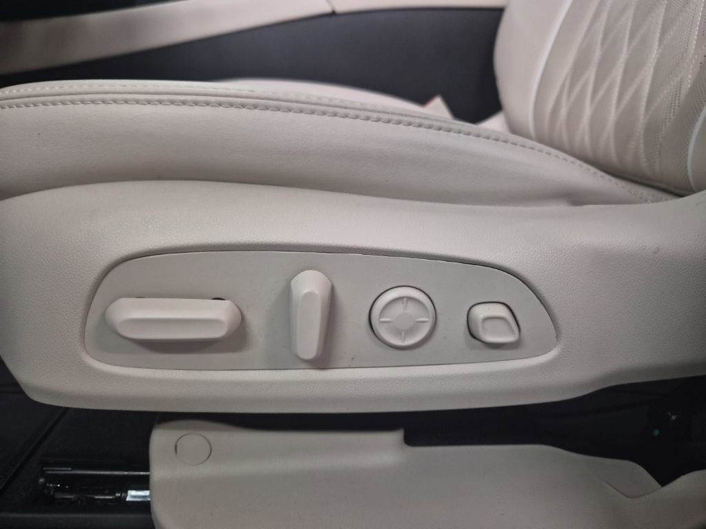 Used 2024 Buick Enclave Avenir w/ Avenir Technology Package image 14