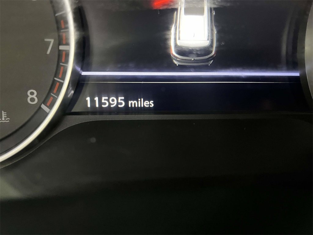 Used 2024 Nissan Pathfinder SV image 27