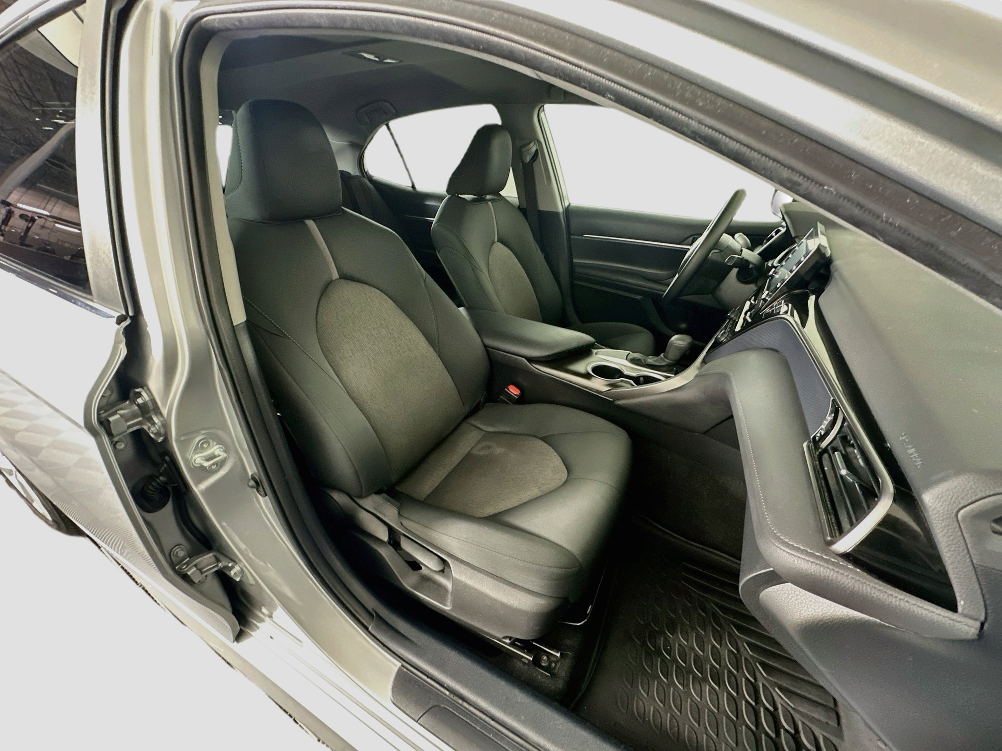 Used 2022 Toyota Camry LE FWD image 30