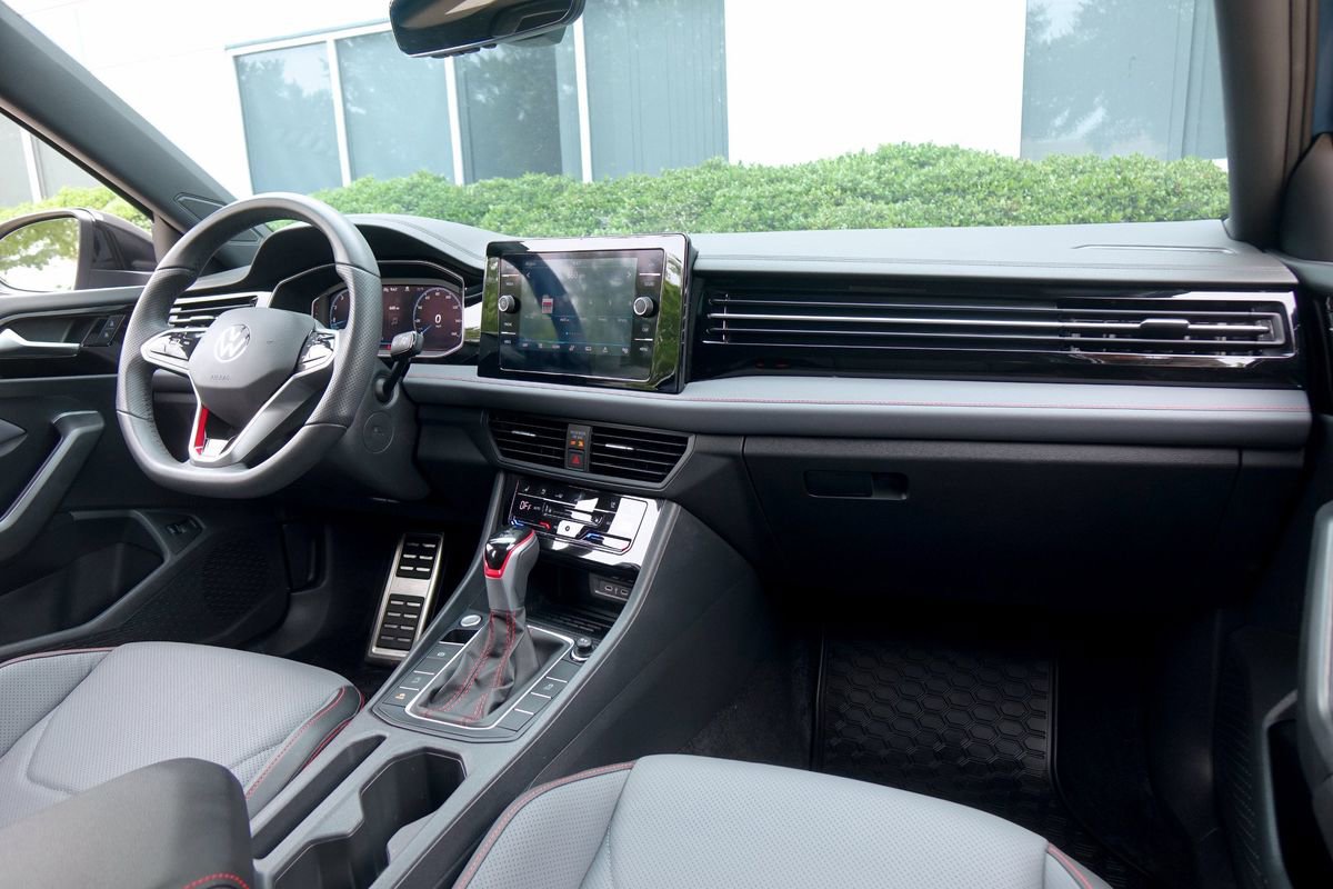 Used 2025 Volkswagen Jetta GLI Autobahn FWD image 7