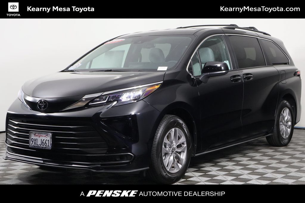 Used 2026 Toyota Sienna LE FWD image 1