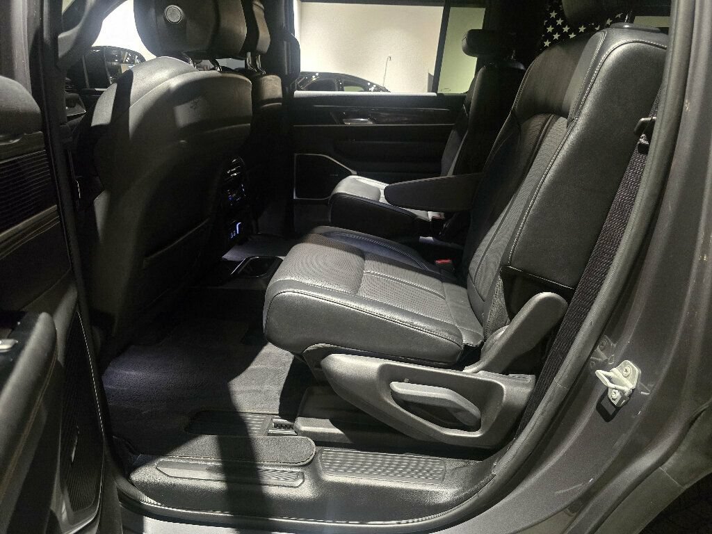 Used 2022 Jeep Wagoneer Series III w/ Flexible Seating Group AWD/4WD image 15