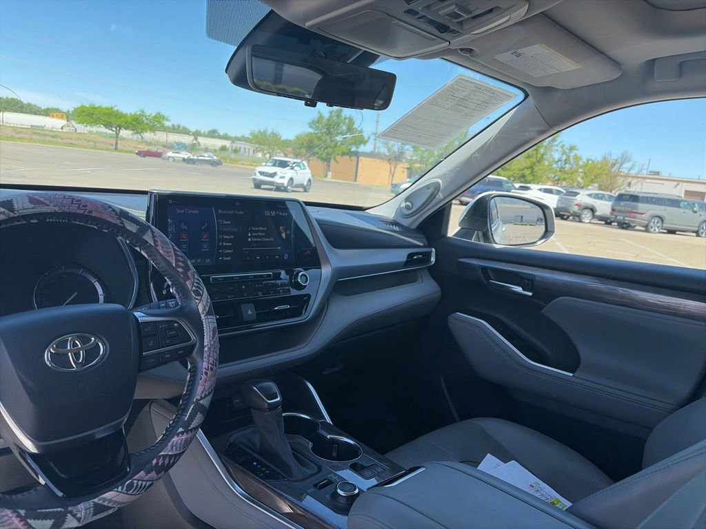 Used 2021 Toyota Highlander Platinum AWD/4WD image 23