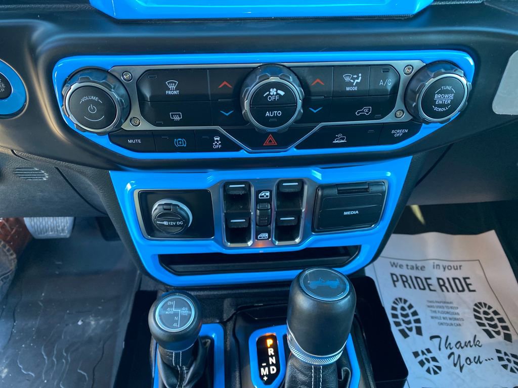 Used 2022 Jeep Wrangler Unlimited Sahara AWD/4WD image 39