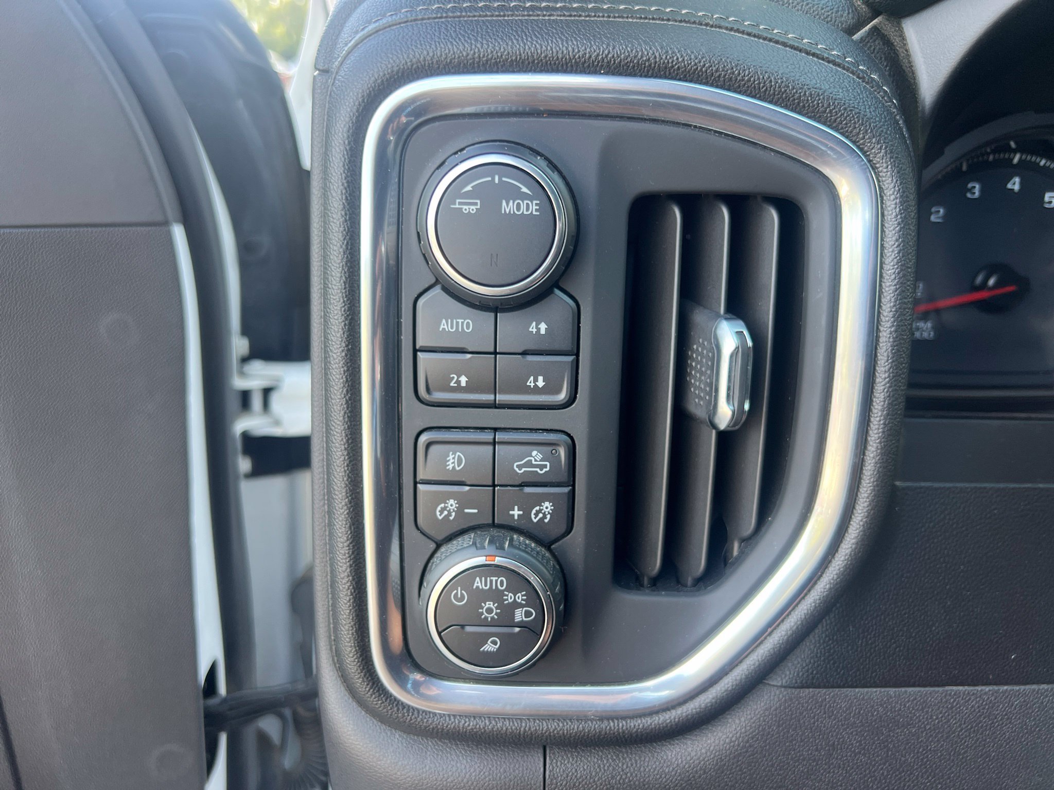 Used 2021 Chevrolet Silverado 1500 LTZ AWD/4WD image 22