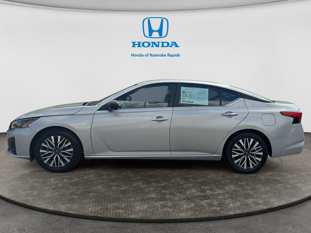 Used 2024 Nissan Altima 2.5 SV image 2