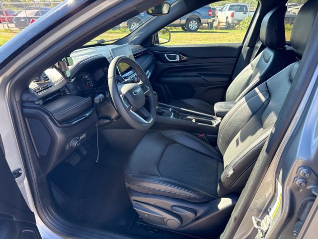 Used 2024 Jeep Compass Latitude w/ Altitude Special Edition AWD/4WD image 11