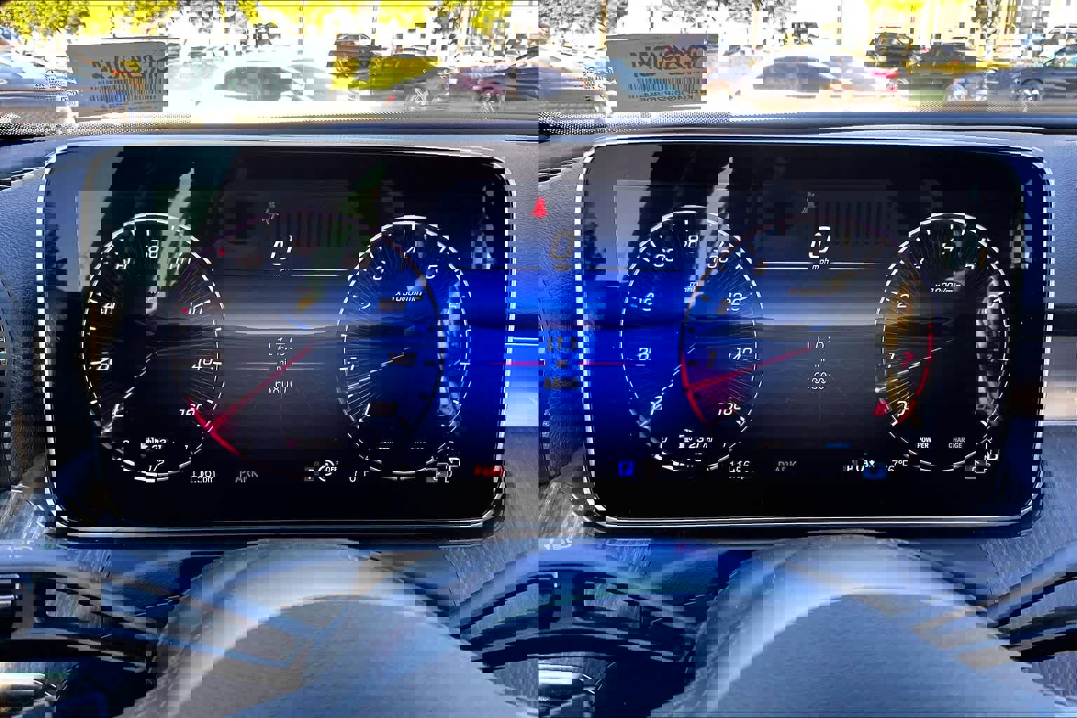 Used 2025 Mercedes-Benz C 300 Sedan image 25