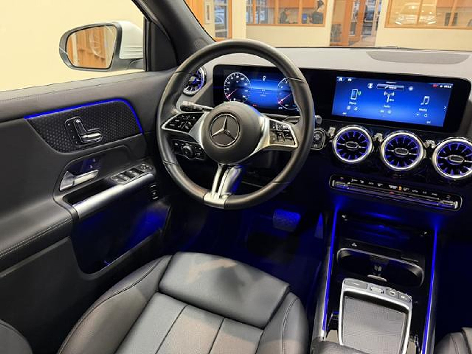 Used 2025 Mercedes-Benz GLA 250 image 9