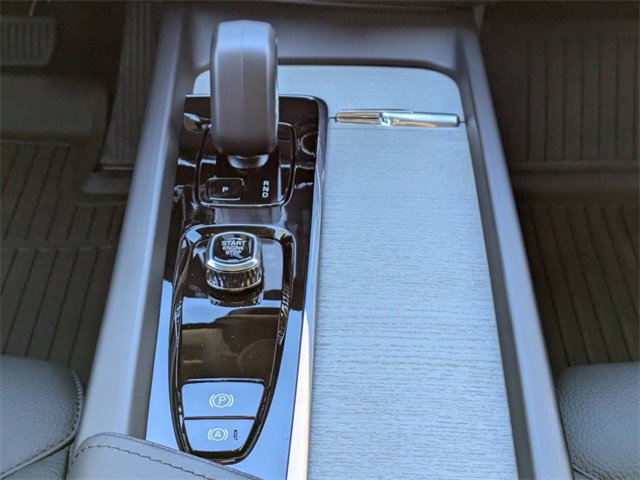 New 2025 Volvo XC60 B5 Plus w/ Climate Package image 17