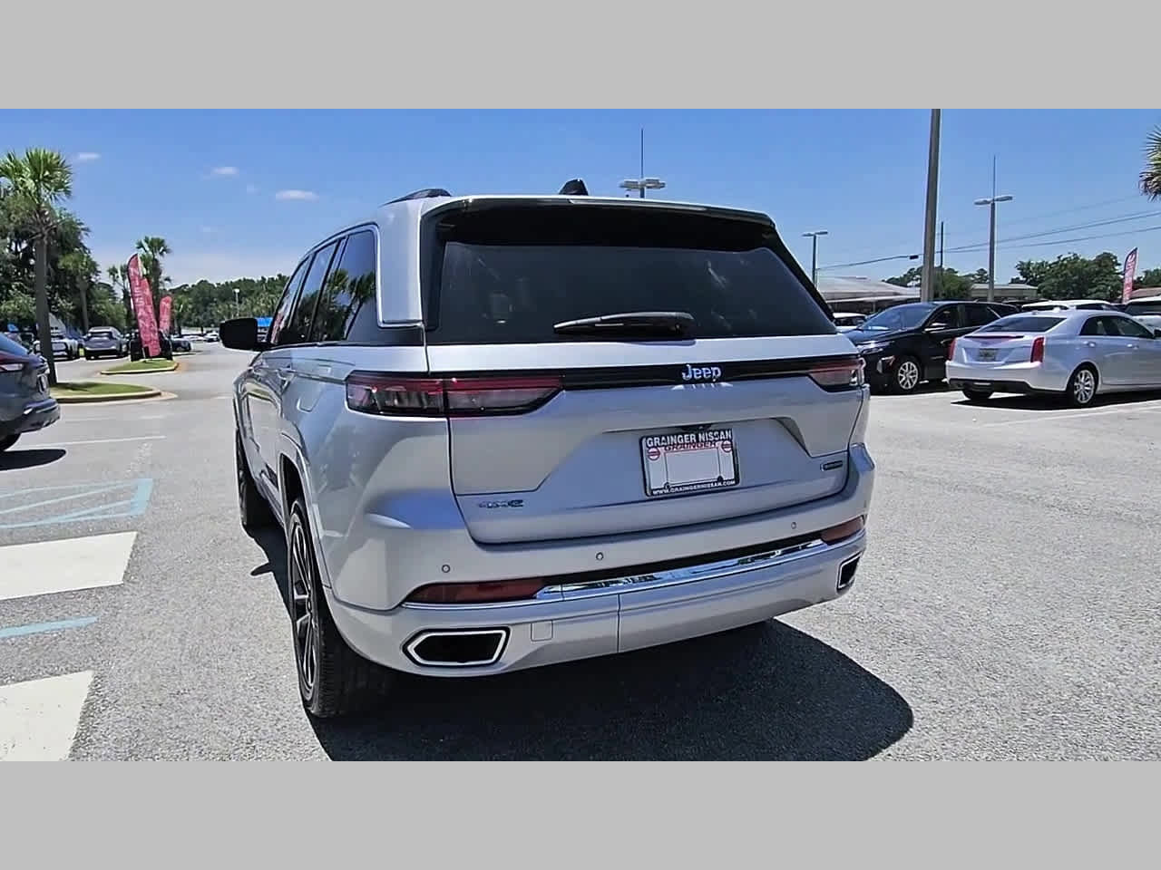 Used 2023 Jeep Grand Cherokee Overland AWD/4WD image 31