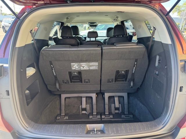 Used 2025 Kia Carnival FWD image 9