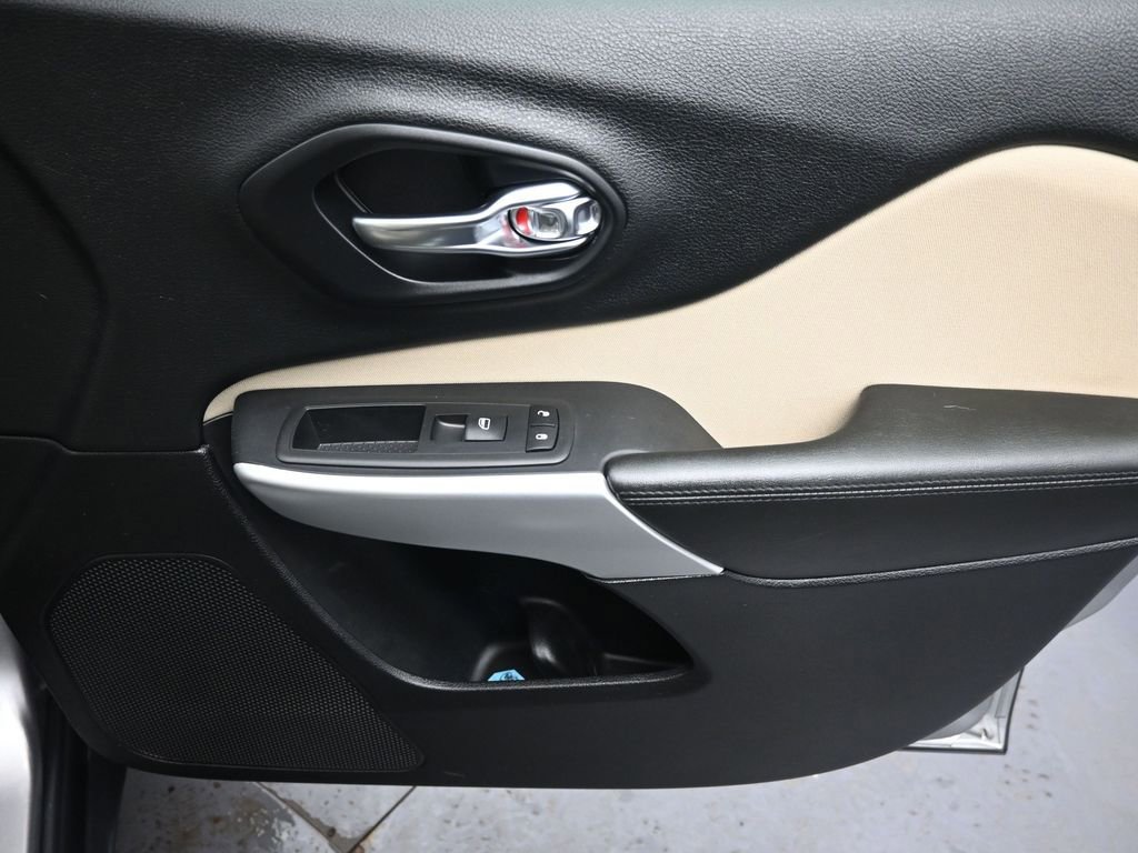 Used 2017 Jeep Cherokee Sport w/ Safety Group image 27