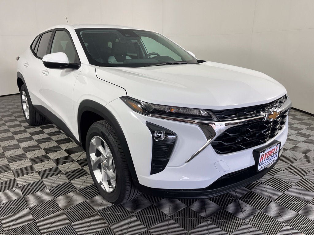 New 2026 Chevrolet Trax LS w/ LS Convenience Package FWD image 2
