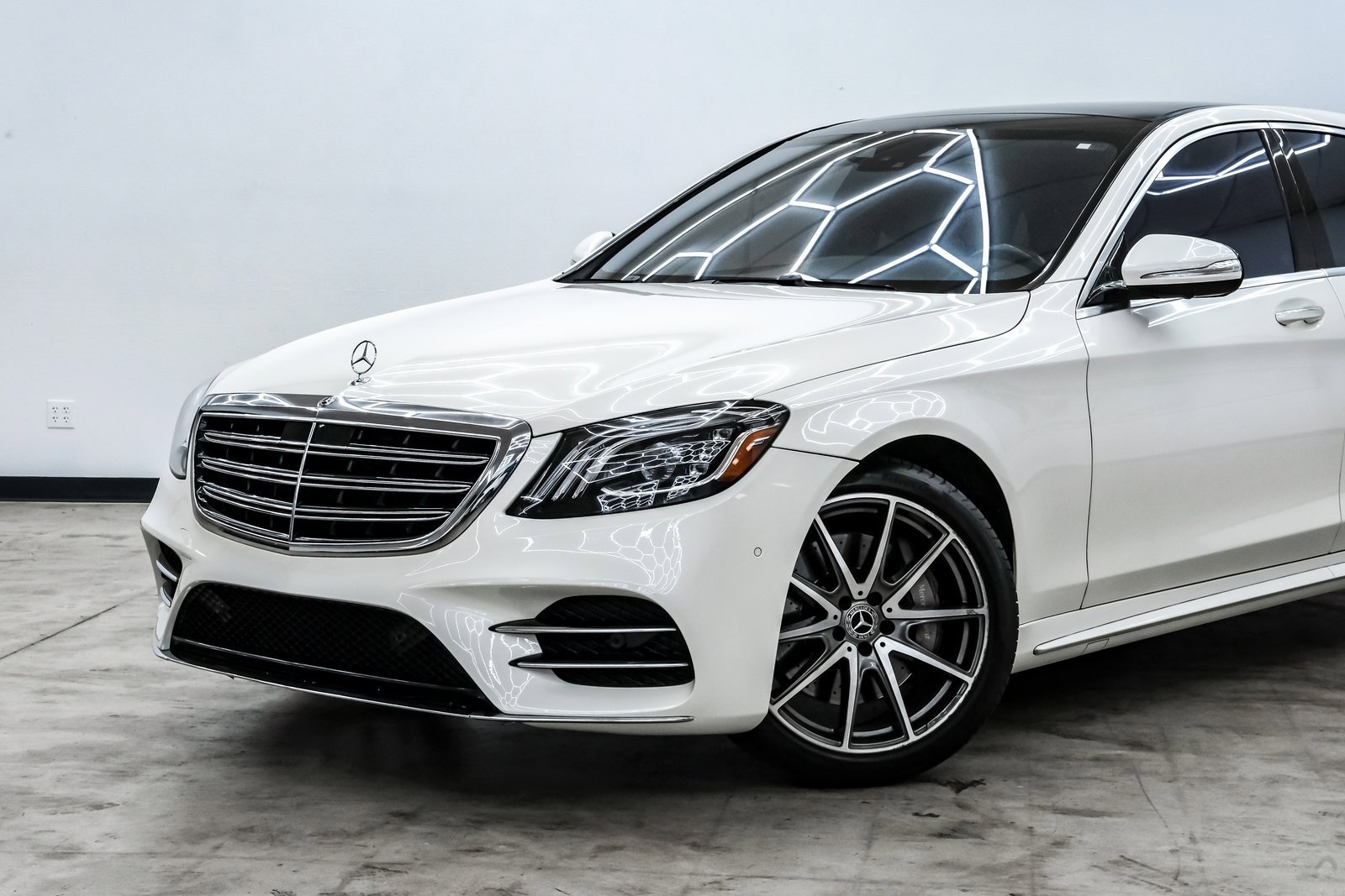 Used 2019 Mercedes-Benz S 450 Sedan image 2