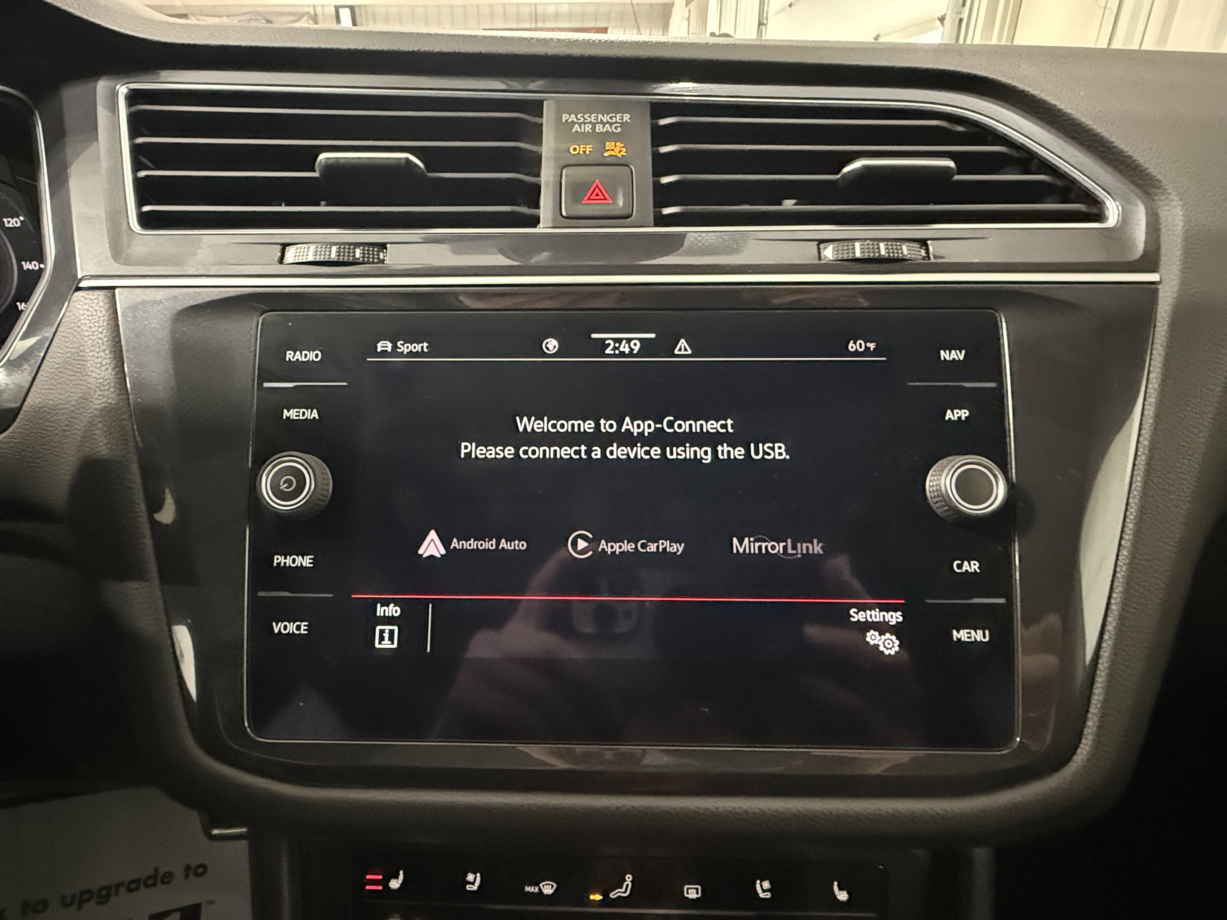 Used 2022 Volkswagen Tiguan SEL R-Line image 36