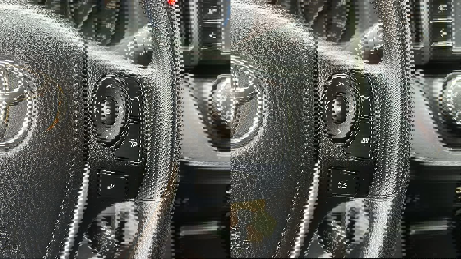 Used 2018 Toyota RAV4 LE image 13