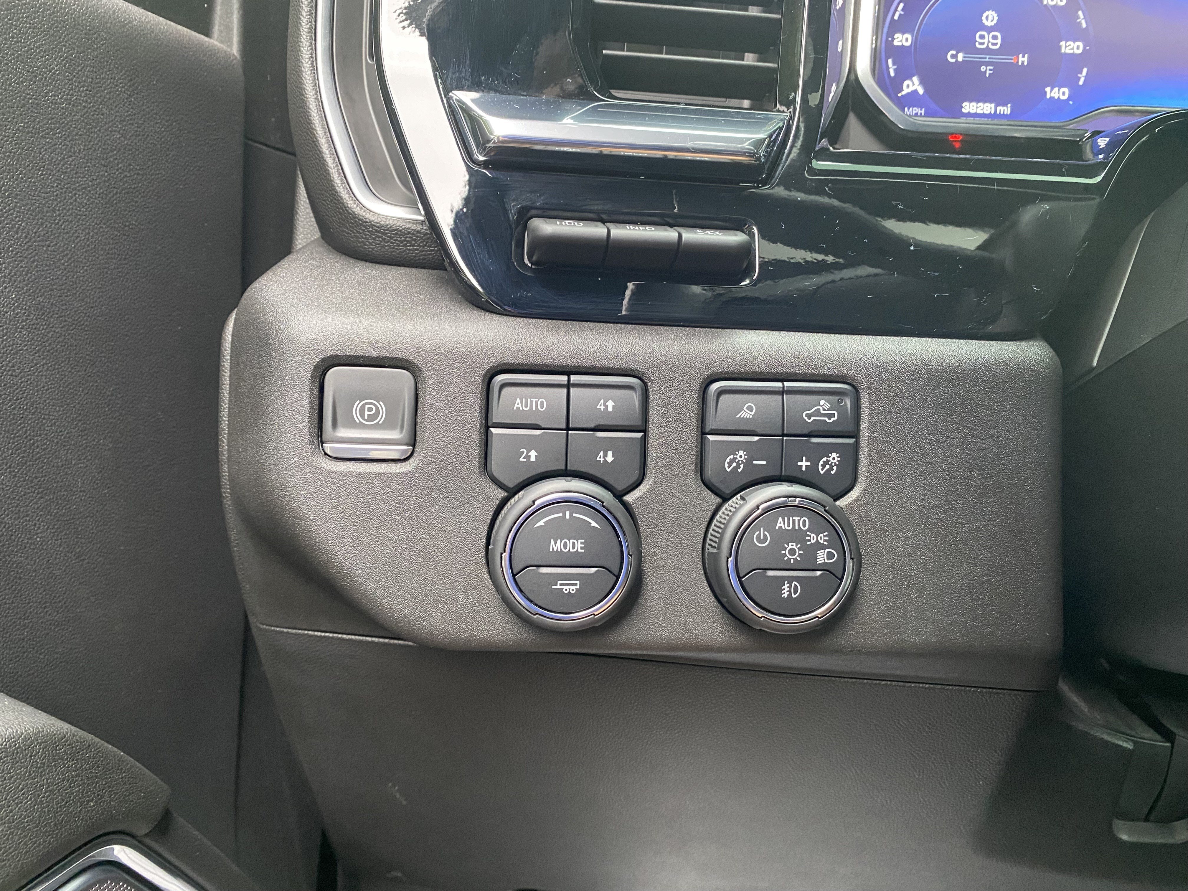 Used 2024 Chevrolet Silverado 2500 High Country w/ High Country Premium Package AWD/4WD image 19