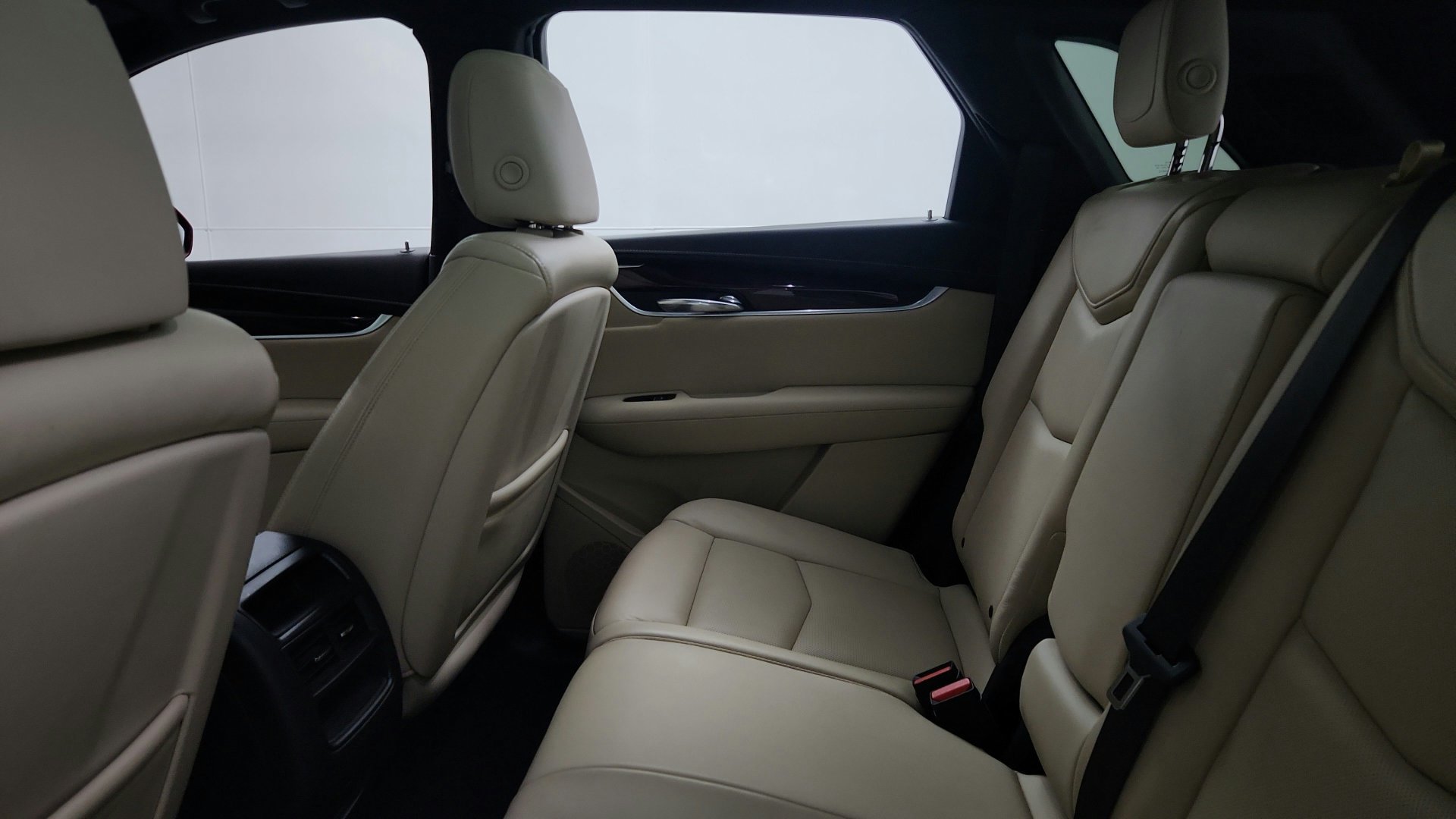 Used 2018 Cadillac XT5 Luxury w/ Driver Awareness Package FWD image 24