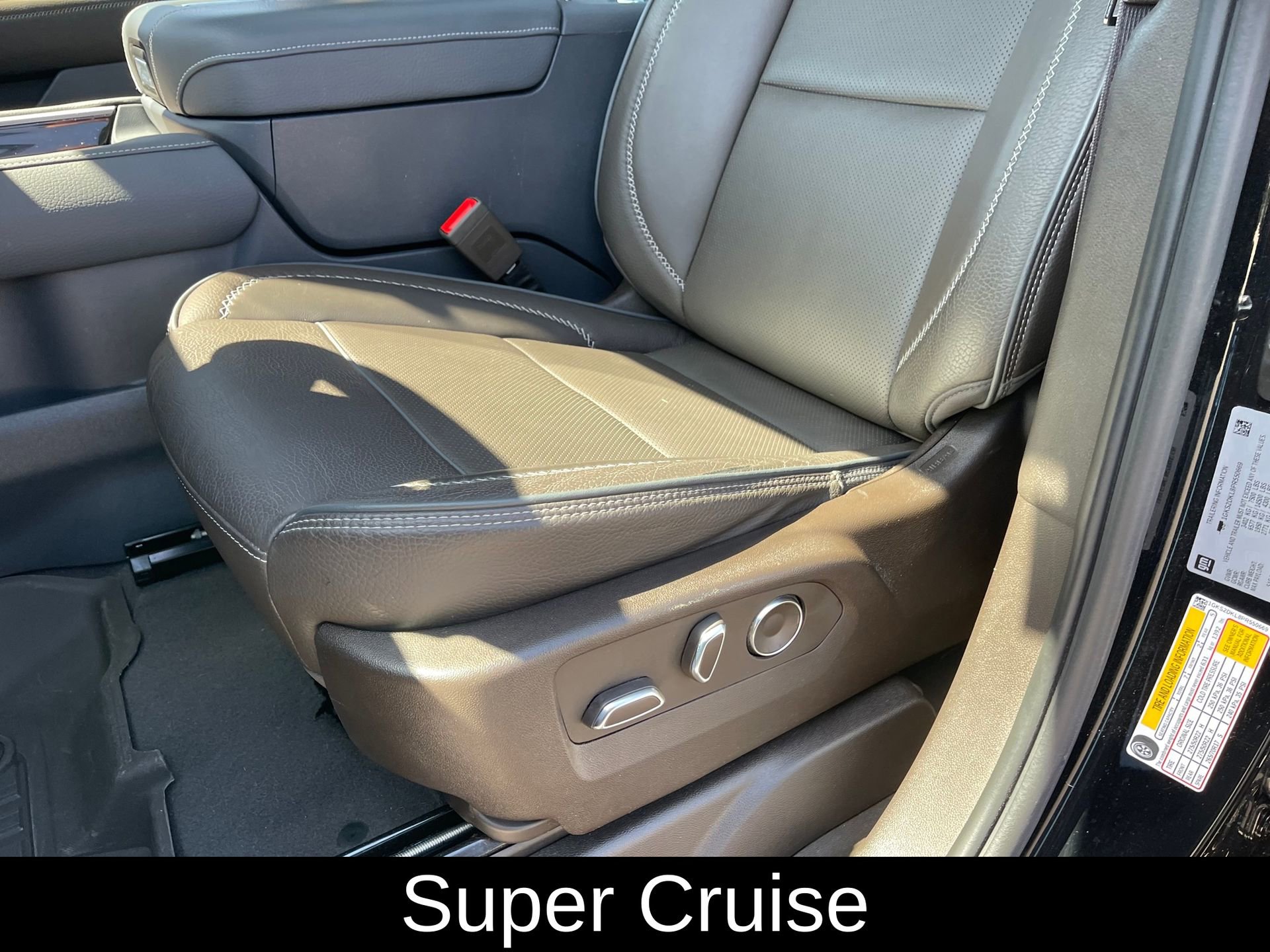 Used 2023 GMC Yukon Denali w/ Denali Reserve Package image 14