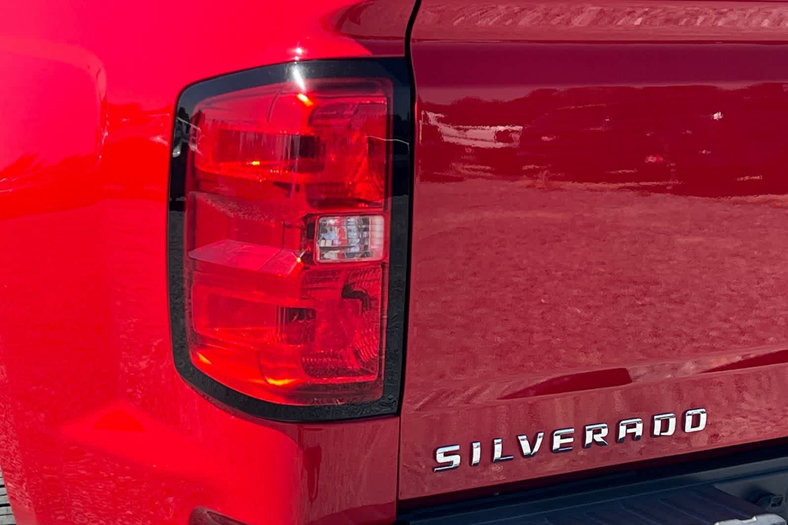 Used 2018 Chevrolet Silverado 1500 LT w/ All Star Edition RWD image 33