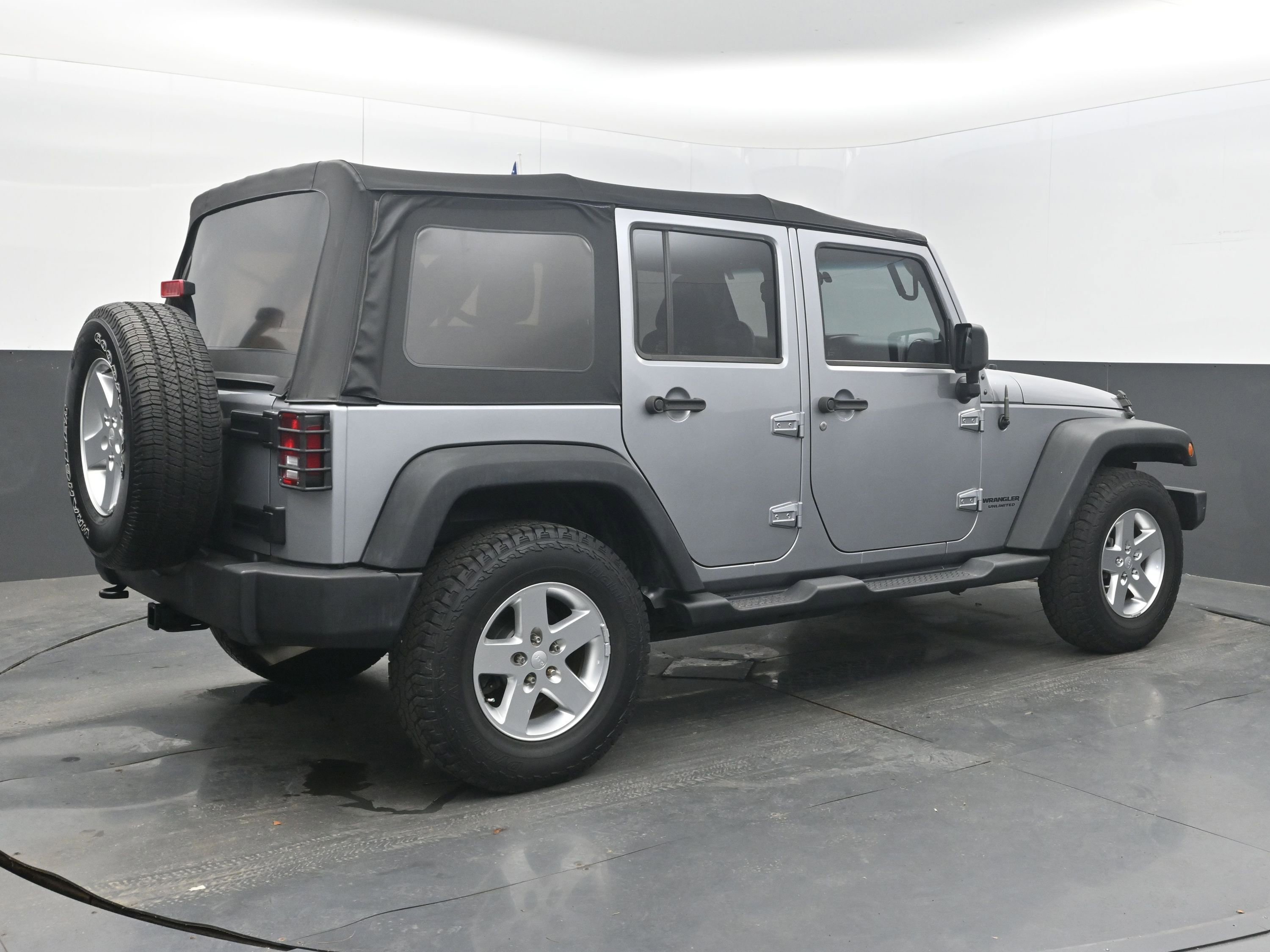 Used 2014 Jeep Wrangler Unlimited Sport w/ Max Tow Package AWD/4WD image 7