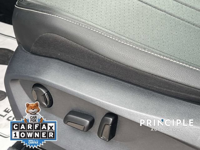 Used 2022 Volkswagen Tiguan SE w/ Panoramic Sunroof Package image 17