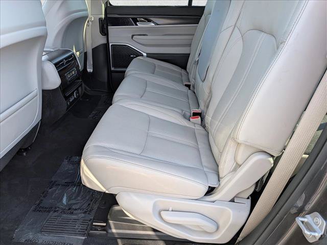 Used 2023 Jeep Wagoneer Series III w/ Preferred Equipment Group AWD/4WD image 24