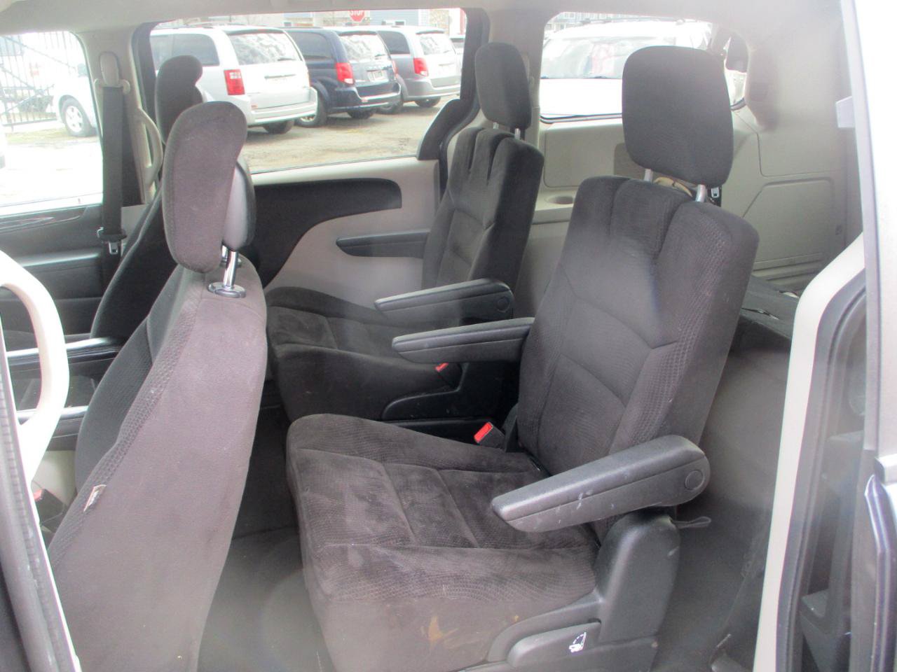 Used 2017 Dodge Grand Caravan SXT FWD image 9