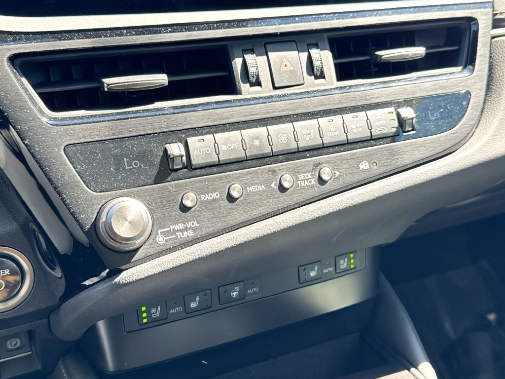 Used 2025 Lexus ES 300h w/ Premium Package FWD image 29