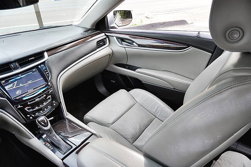 Used 2017 Cadillac XTS Luxury image 21