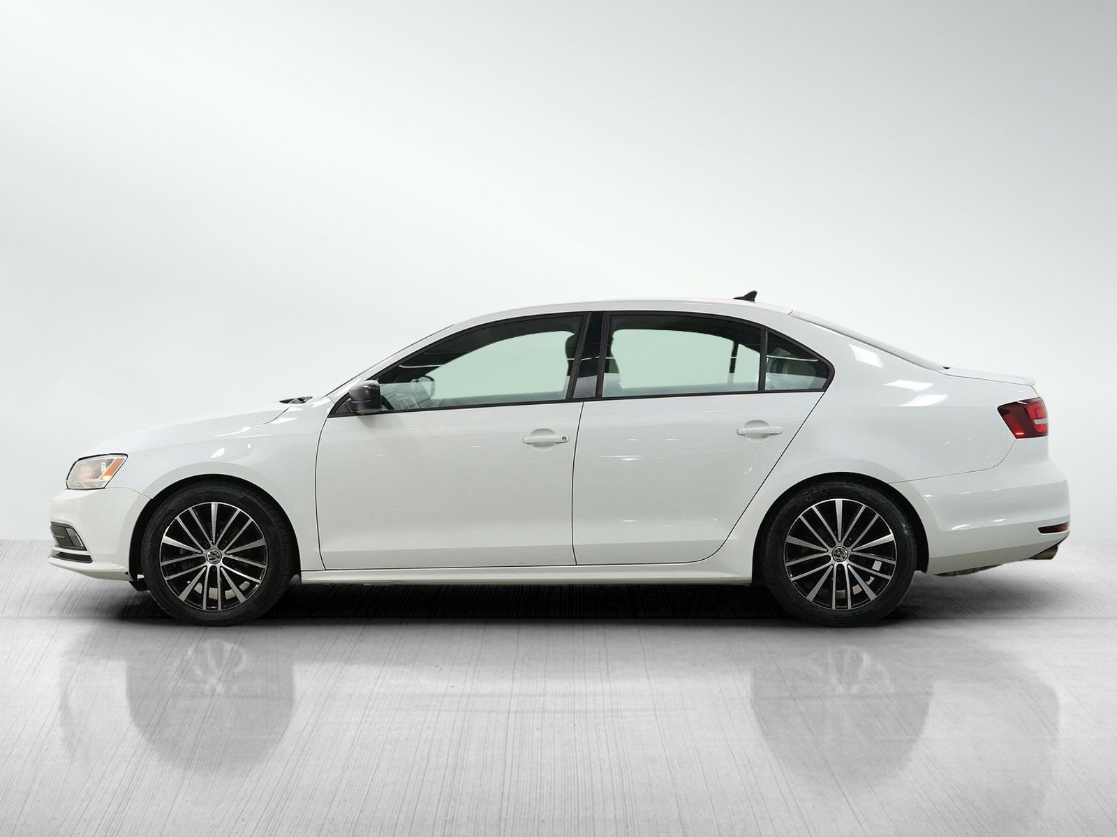 Used 2016 Volkswagen Jetta Sport FWD image 2