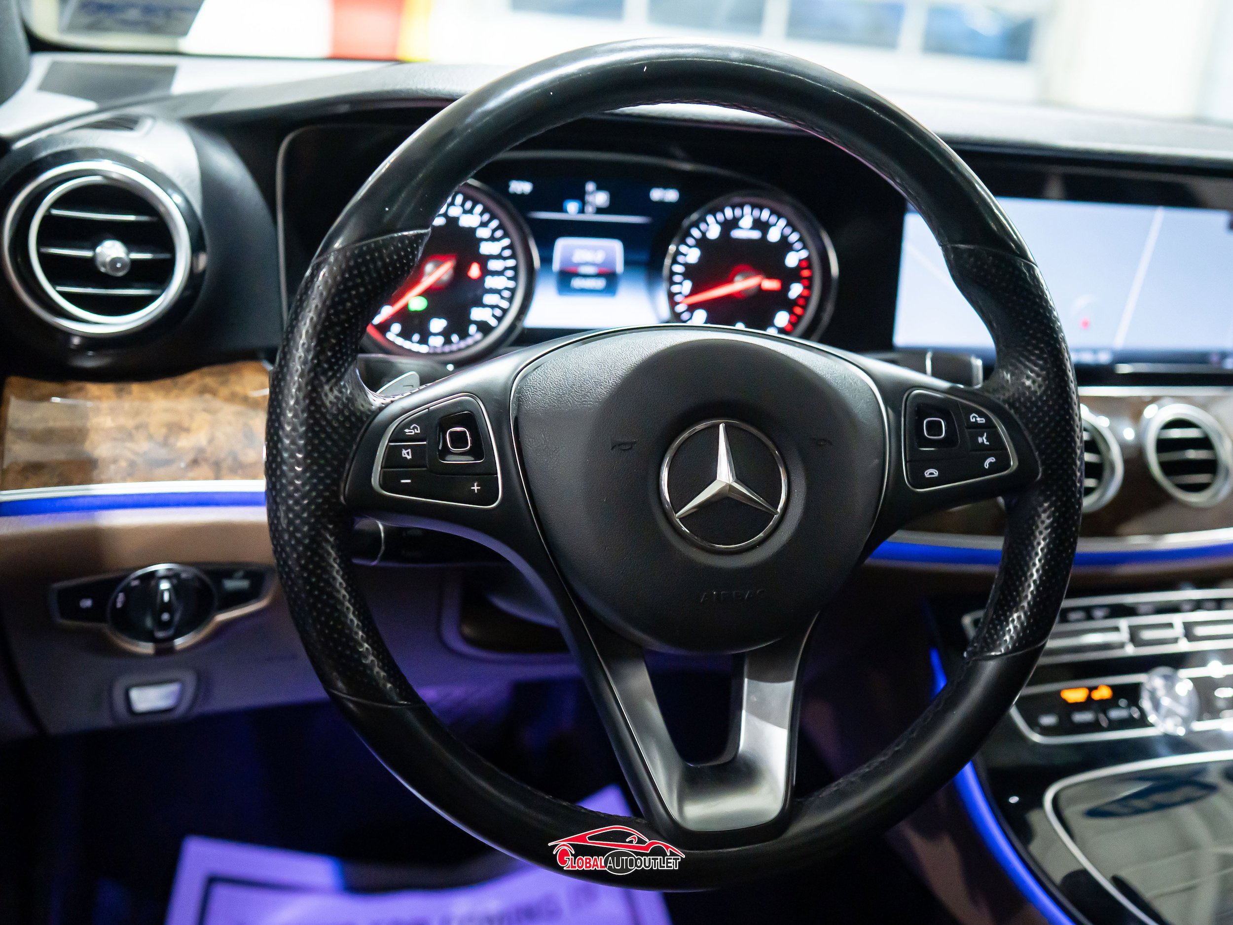 Used 2017 Mercedes-Benz E 300 4MATIC image 23