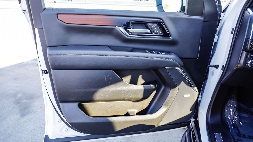Used 2025 GMC Yukon XL Denali image 25