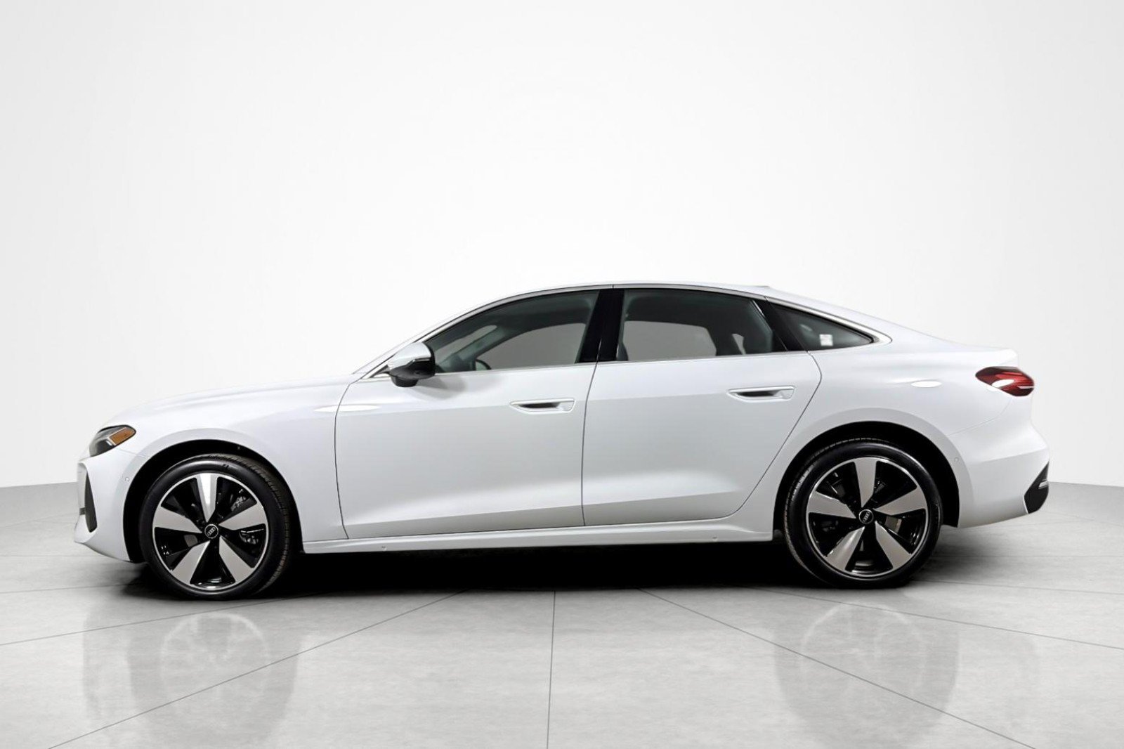 Used 2025 Audi A5 2.0T Premium Plus w/ Premium Plus AWD/4WD image 2