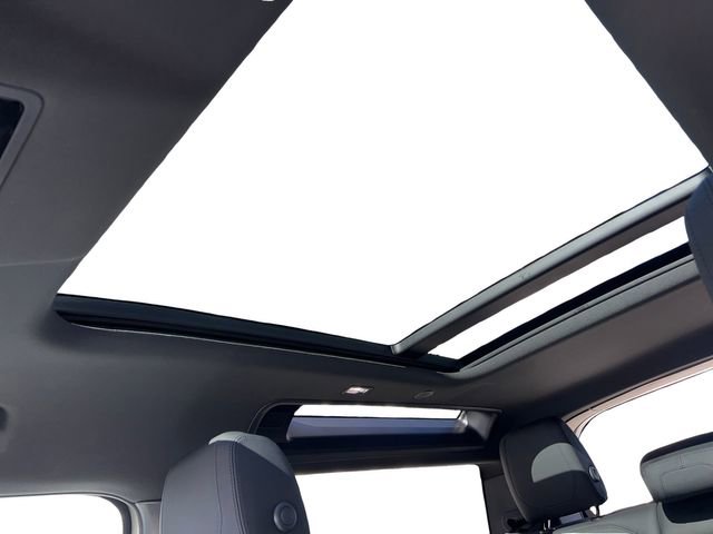 Used 2023 Land Rover Defender 90 S image 22