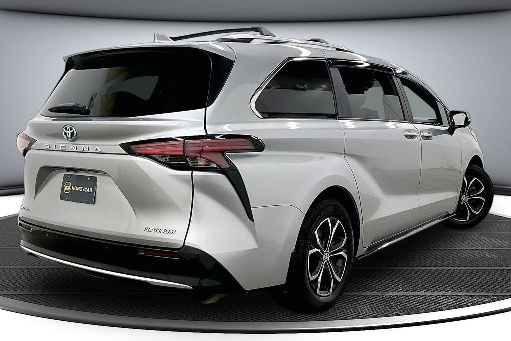 Used 2025 Toyota Sienna Platinum AWD/4WD image 6