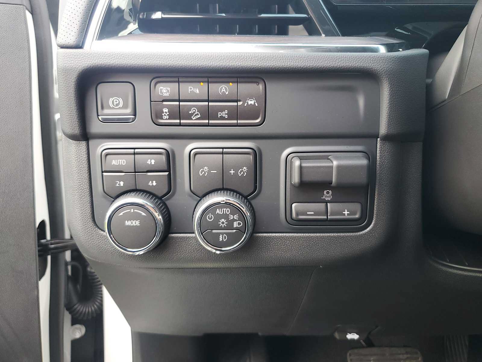 New 2025 Chevrolet Suburban Premier AWD/4WD image 26