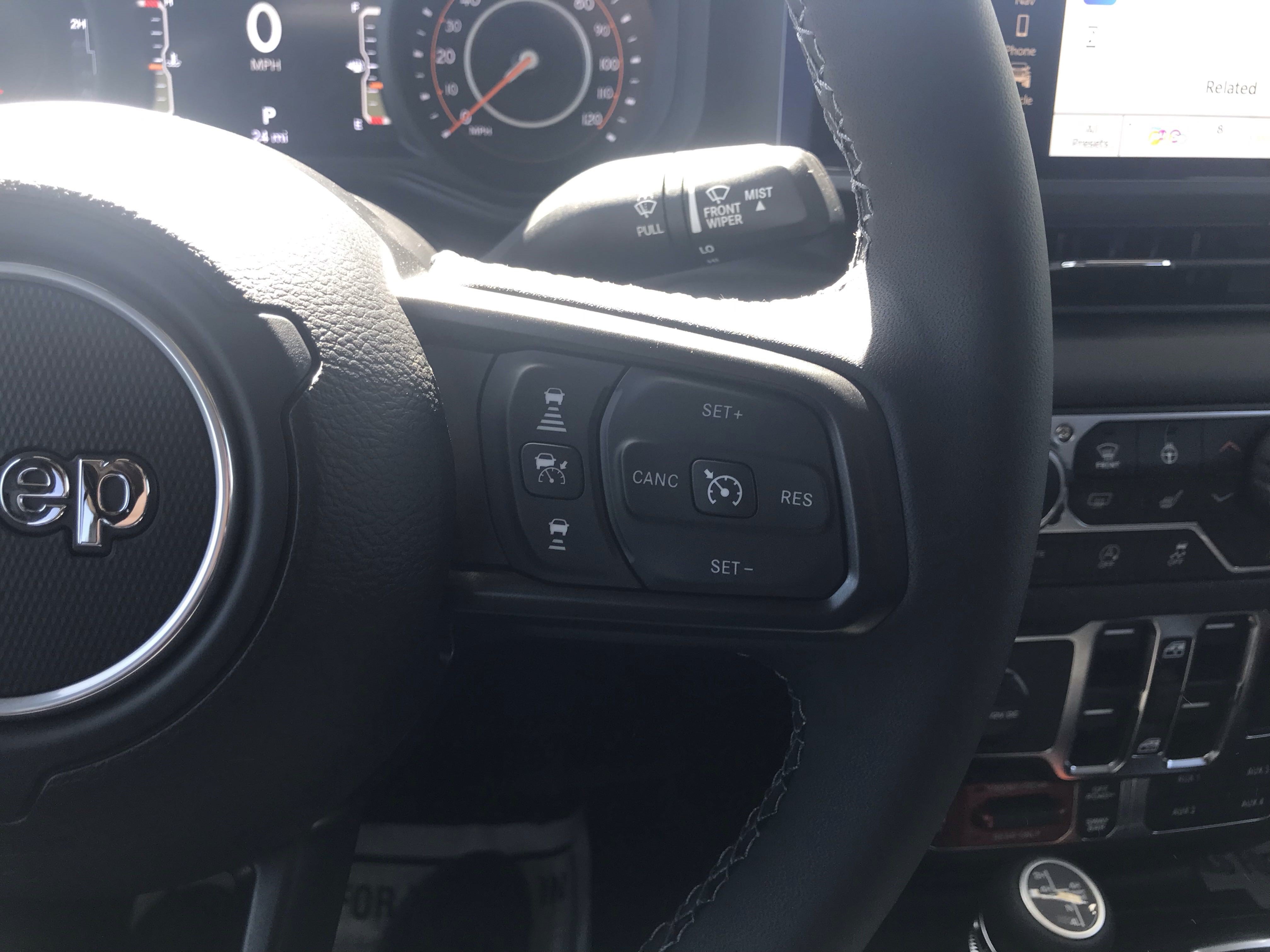 Used 2025 Jeep Gladiator Rubicon AWD/4WD image 24