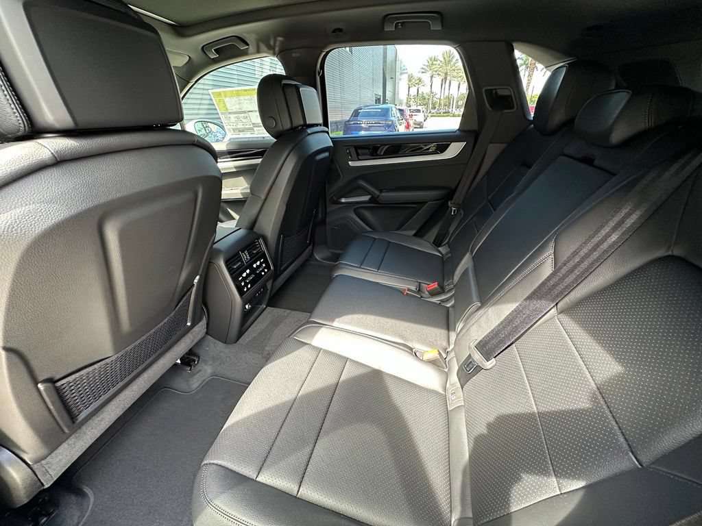 Used 2026 Porsche Cayenne E-Hybrid AWD/4WD image 39