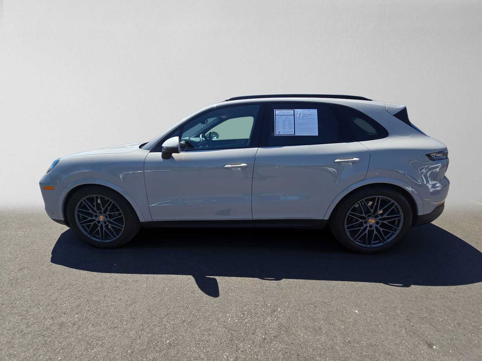 Used 2025 Porsche Cayenne S AWD/4WD image 6